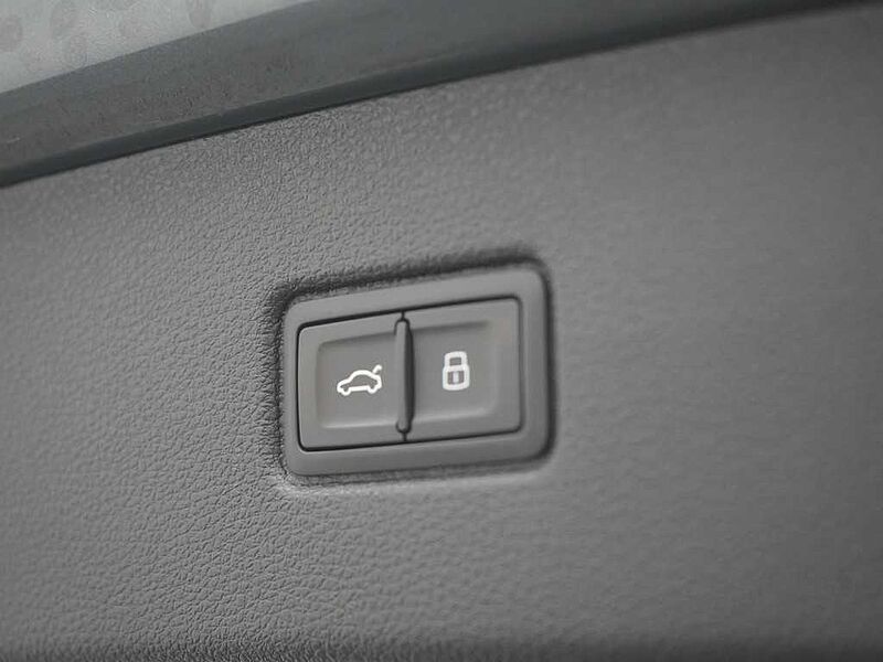 Audi Q7 50 quattro S line VIRT XENON PDC ACC NAVI